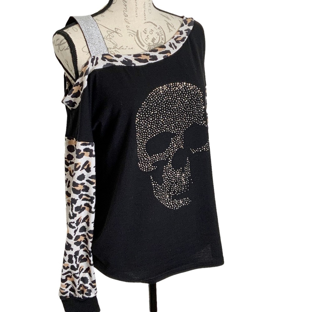SHEILAY black off the shoulder blouse. Sequined strap. Animal print. Size S - Picture 5 of 8